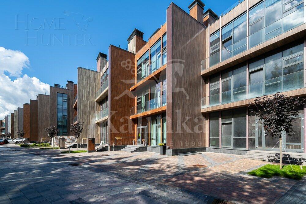 3-этажный таунхаус 238 м² с отделкой