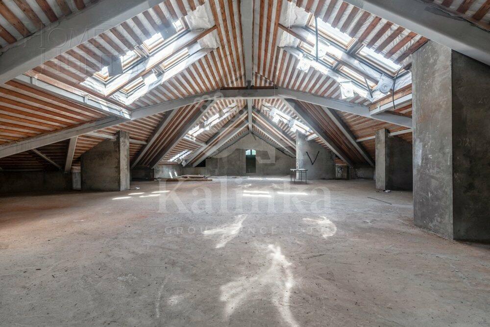 2-этажный коттедж 1 300 м² без отделки