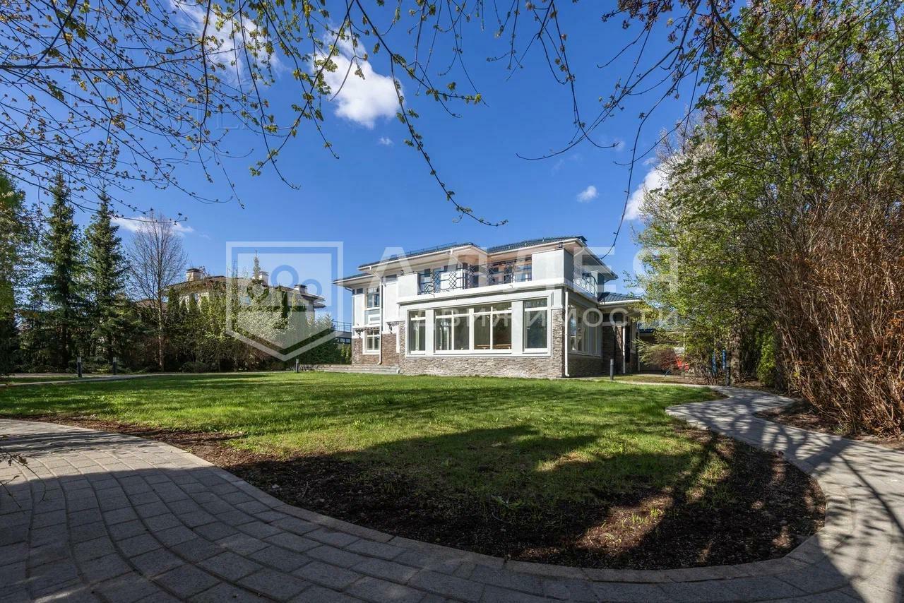 2-этажный коттедж 428 м² с отделкой