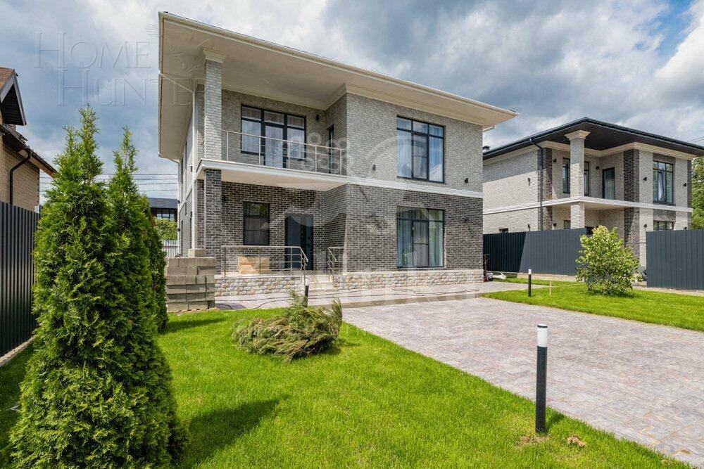 2-этажный коттедж 250 м² с отделкой