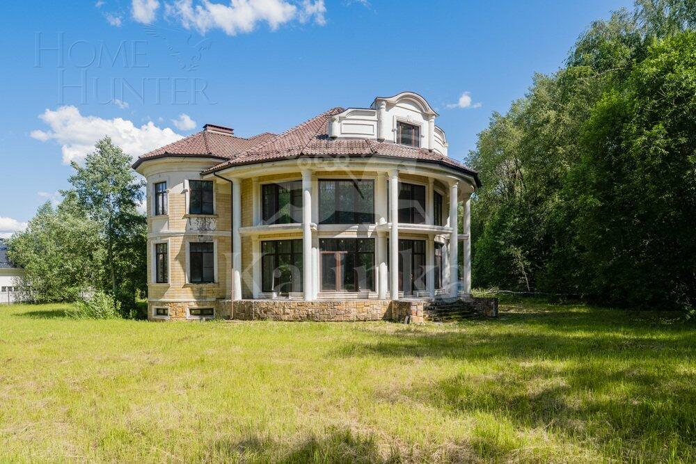 2-этажный коттедж 1 300 м² без отделки