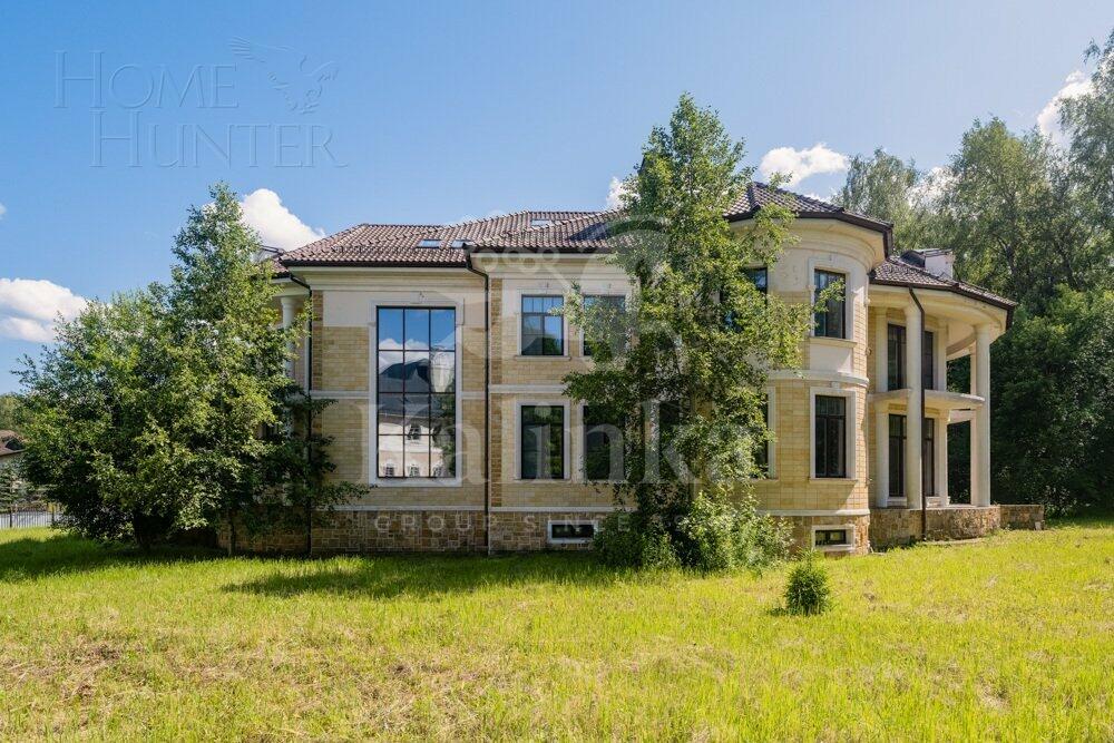 2-этажный коттедж 1 300 м² без отделки