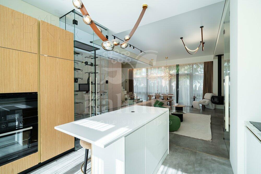 3-этажный таунхаус 238 м² с отделкой