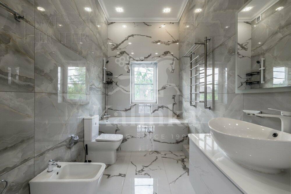 2-этажный коттедж 250 м² с отделкой