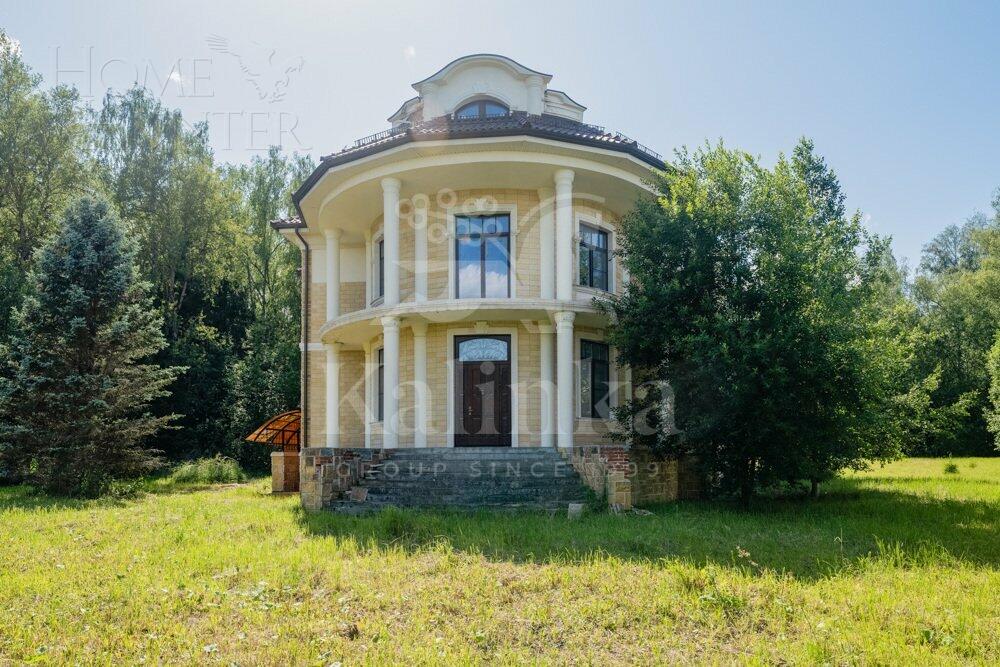 2-этажный коттедж 1 300 м² без отделки