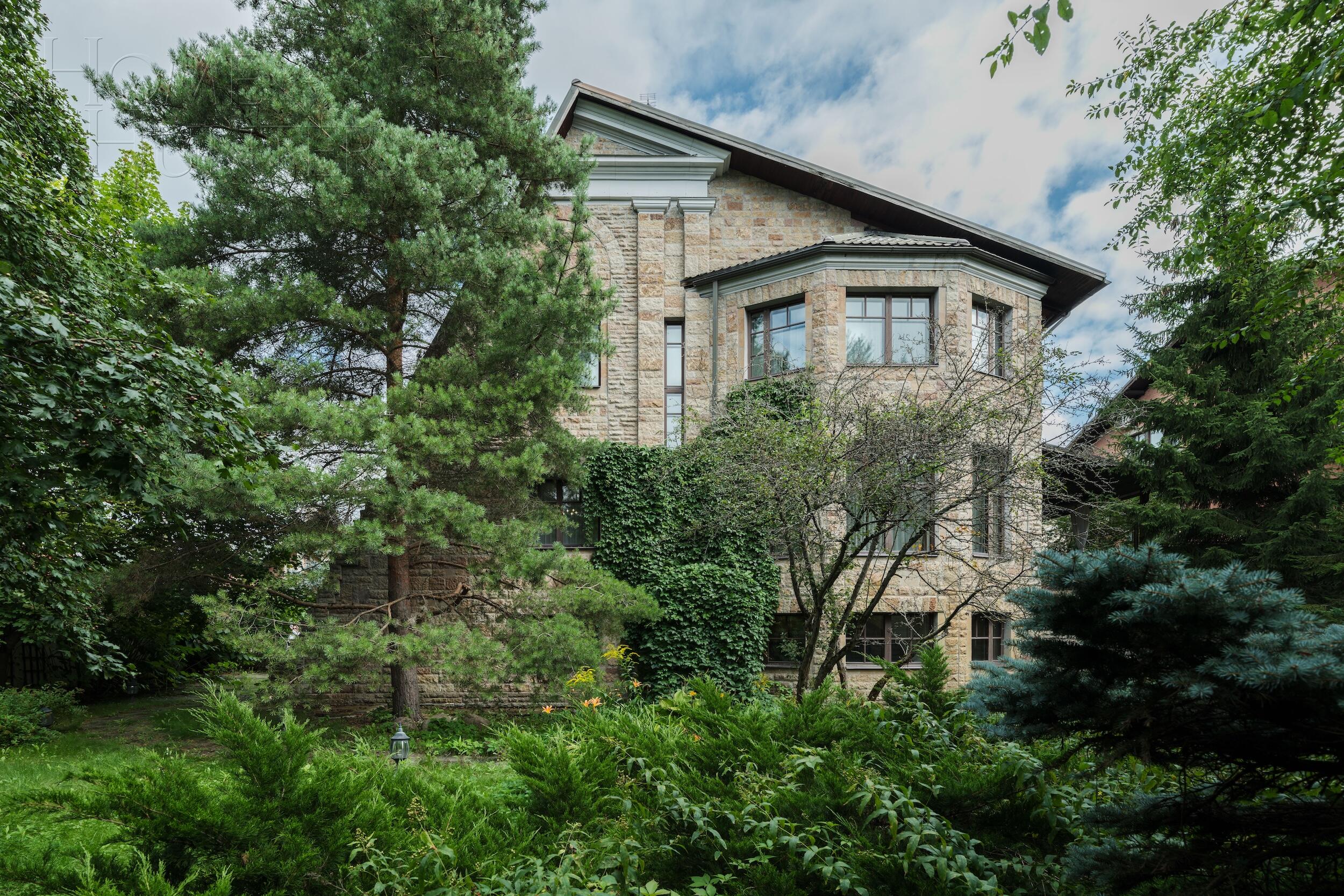 2-этажный коттедж 720 м² с отделкой