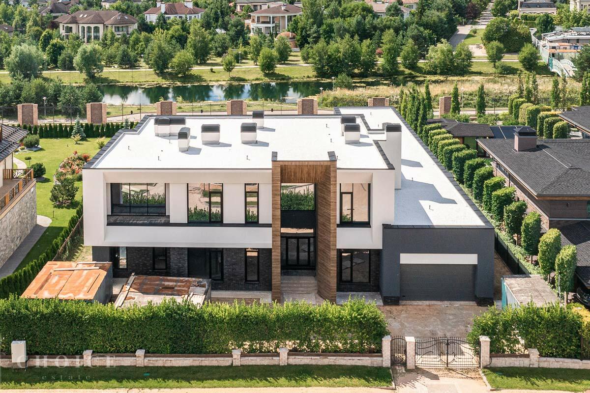 2-этажный коттедж 1 200 м² без отделки