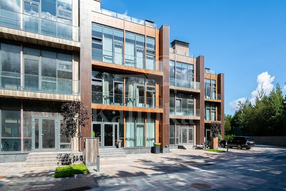 3-этажный таунхаус 238 м² с отделкой