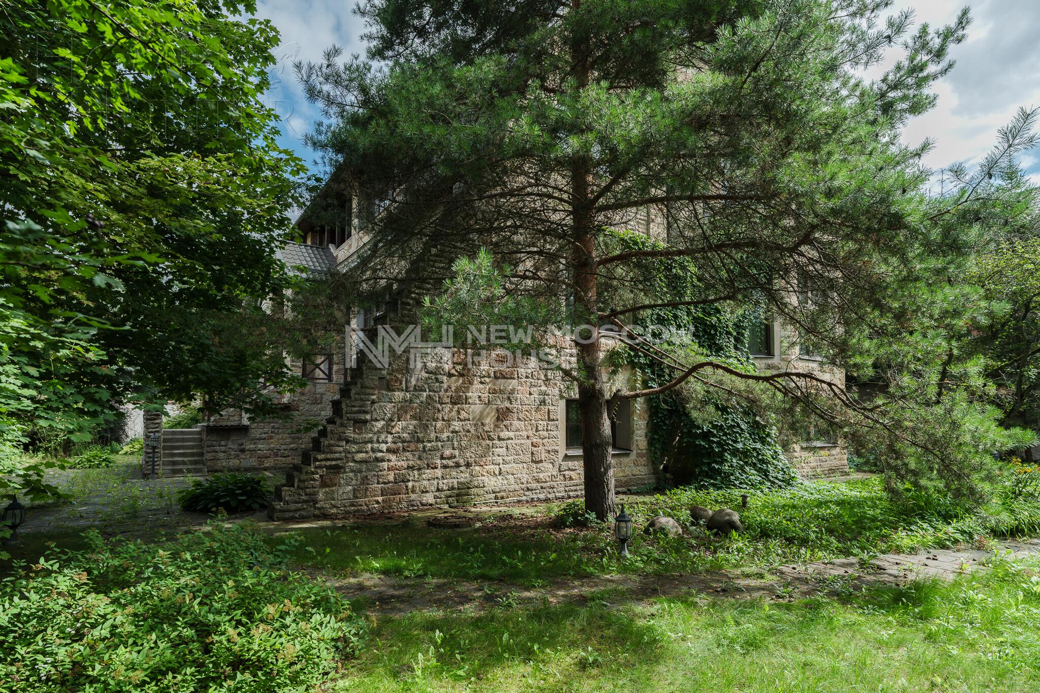 2-этажный коттедж 720 м² с отделкой