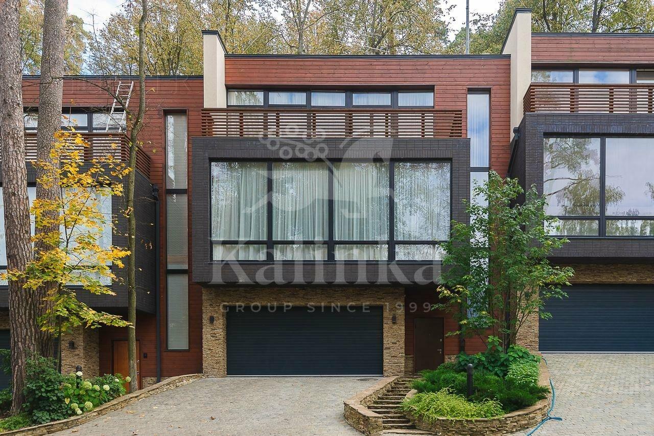 2-этажный таунхаус 350 м² с отделкой