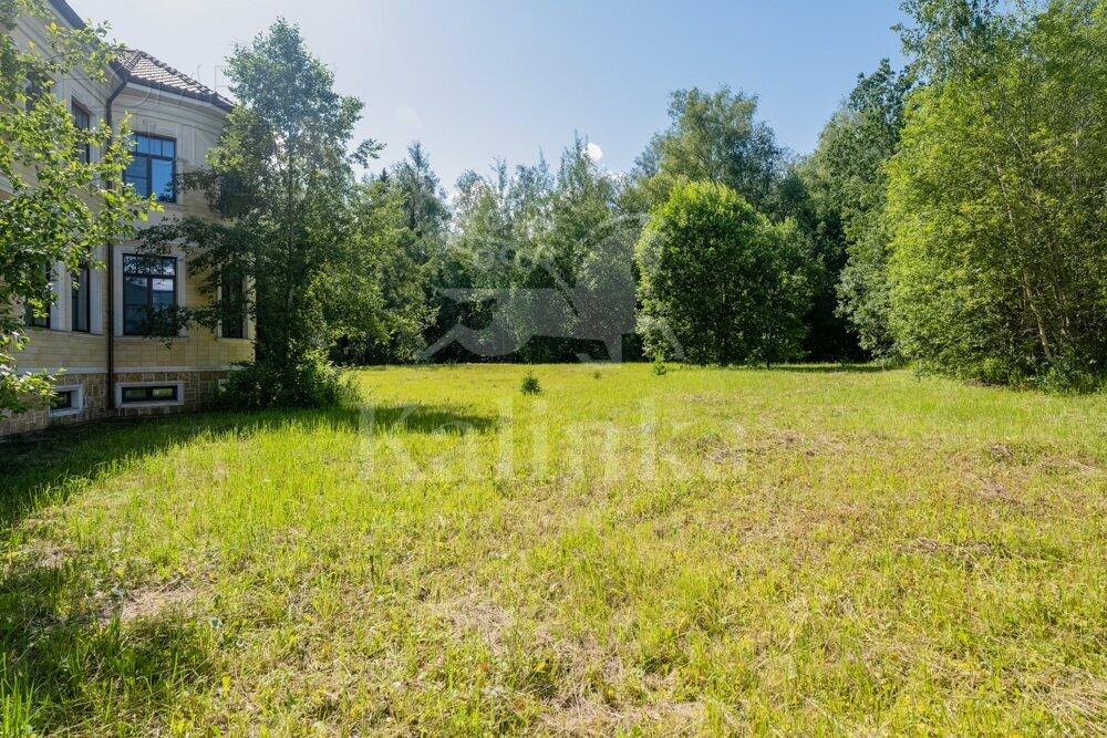 2-этажный коттедж 1 300 м² без отделки