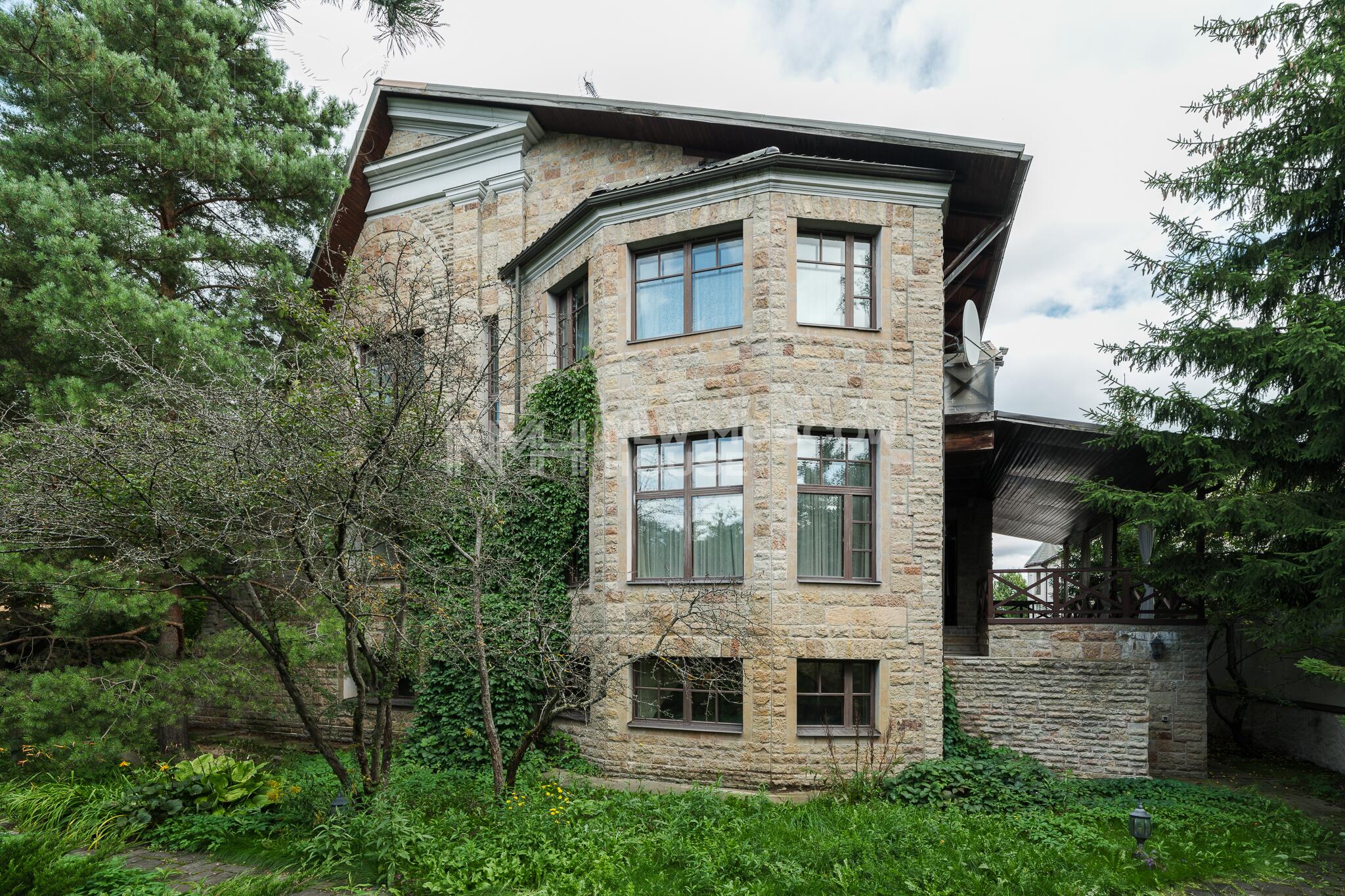 2-этажный коттедж 720 м² с отделкой