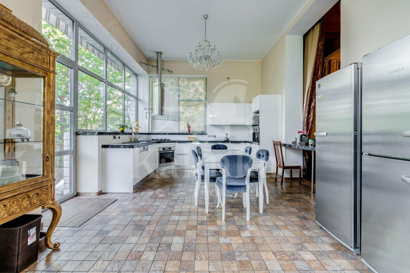 2-этажный коттедж 940 м² с отделкой