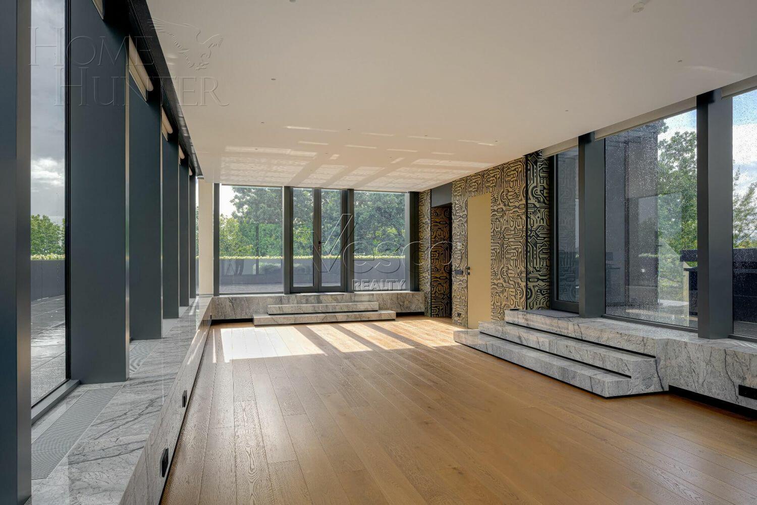 3-этажный коттедж 2 150 м² с отделкой