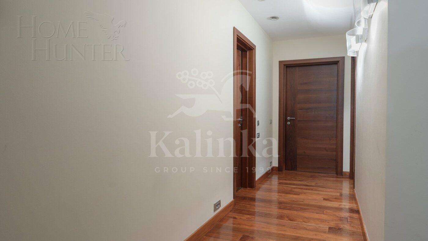 5-КОМН. КВАРТИРА С ОТДЕЛКОЙ 232.5 М² НА 3 ЭТАЖЕ