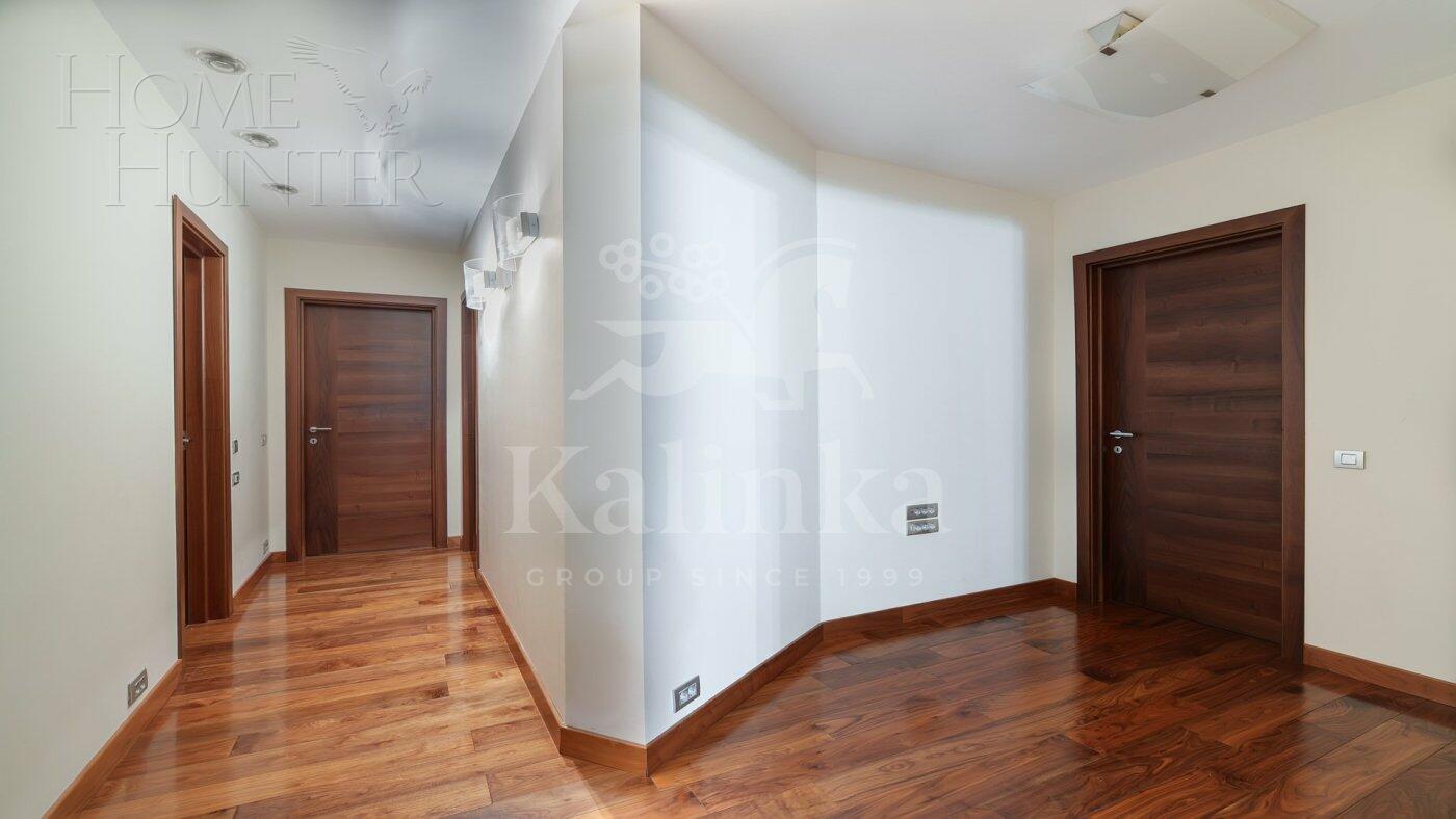 5-КОМН. КВАРТИРА С ОТДЕЛКОЙ 232.5 М² НА 3 ЭТАЖЕ
