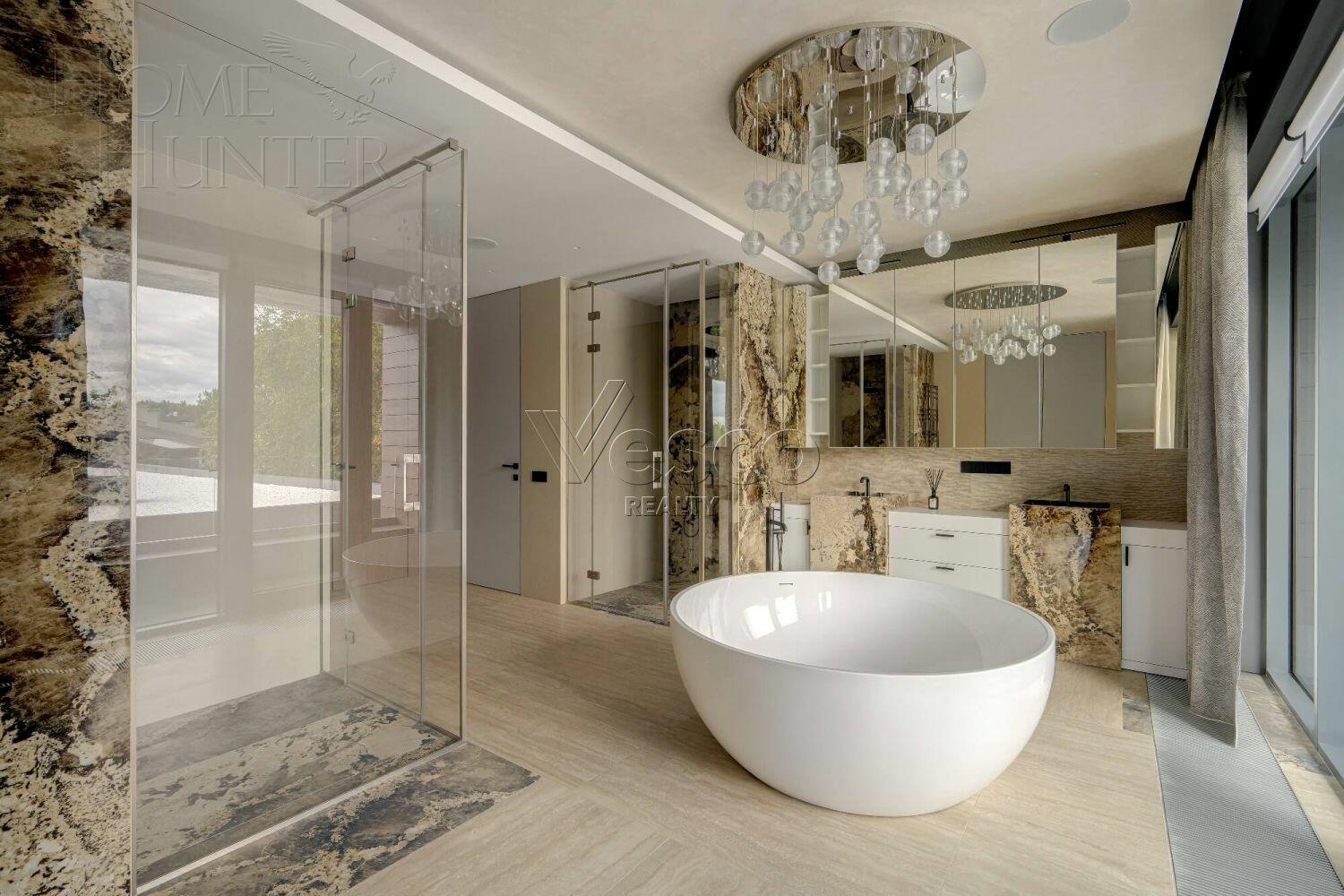 3-этажный коттедж 2 150 м² с отделкой