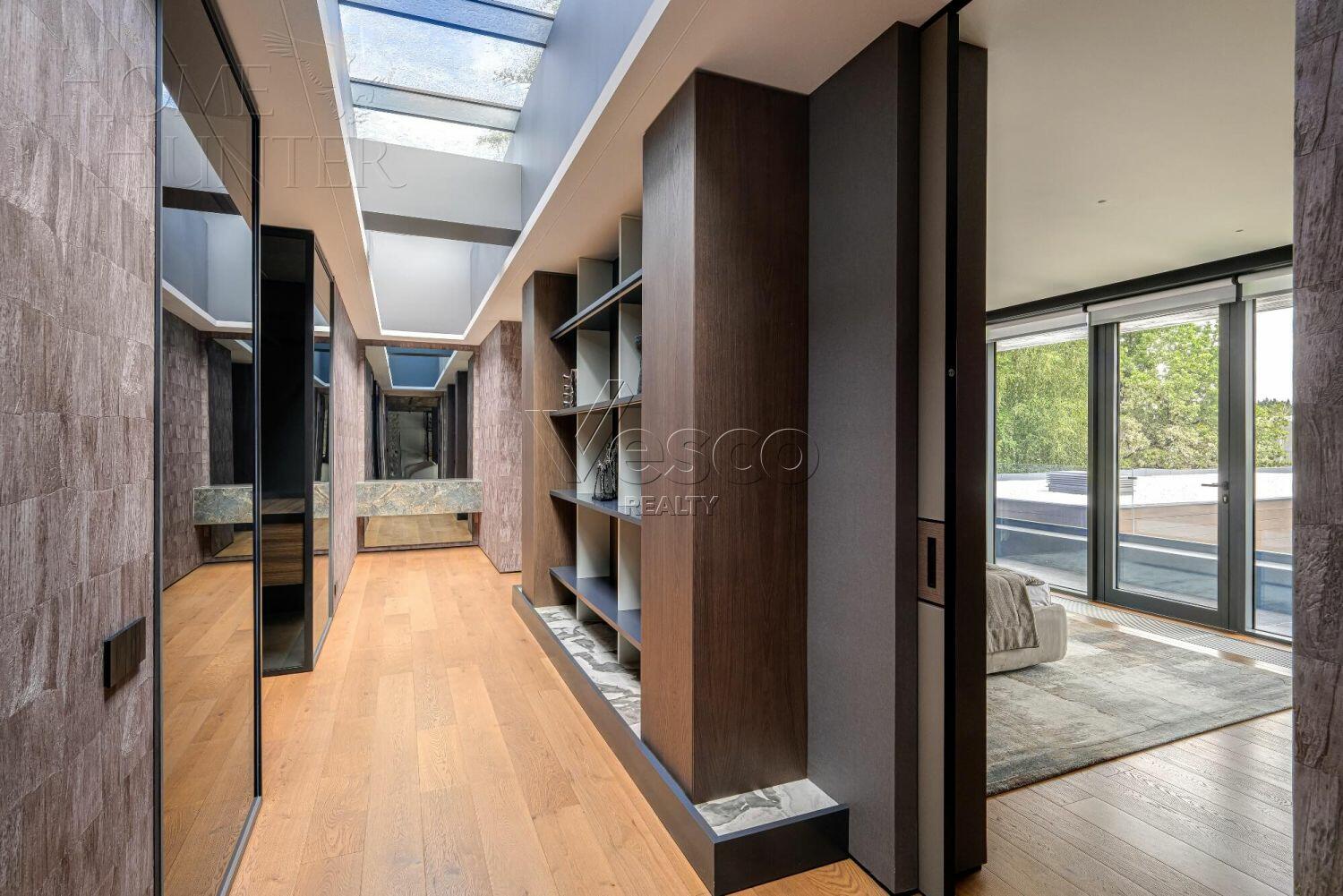 3-этажный коттедж 2 150 м² с отделкой