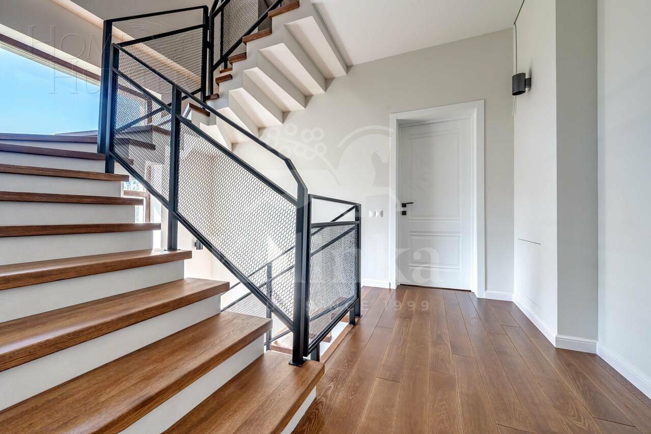 2-этажный таунхаус 240 м² с отделкой