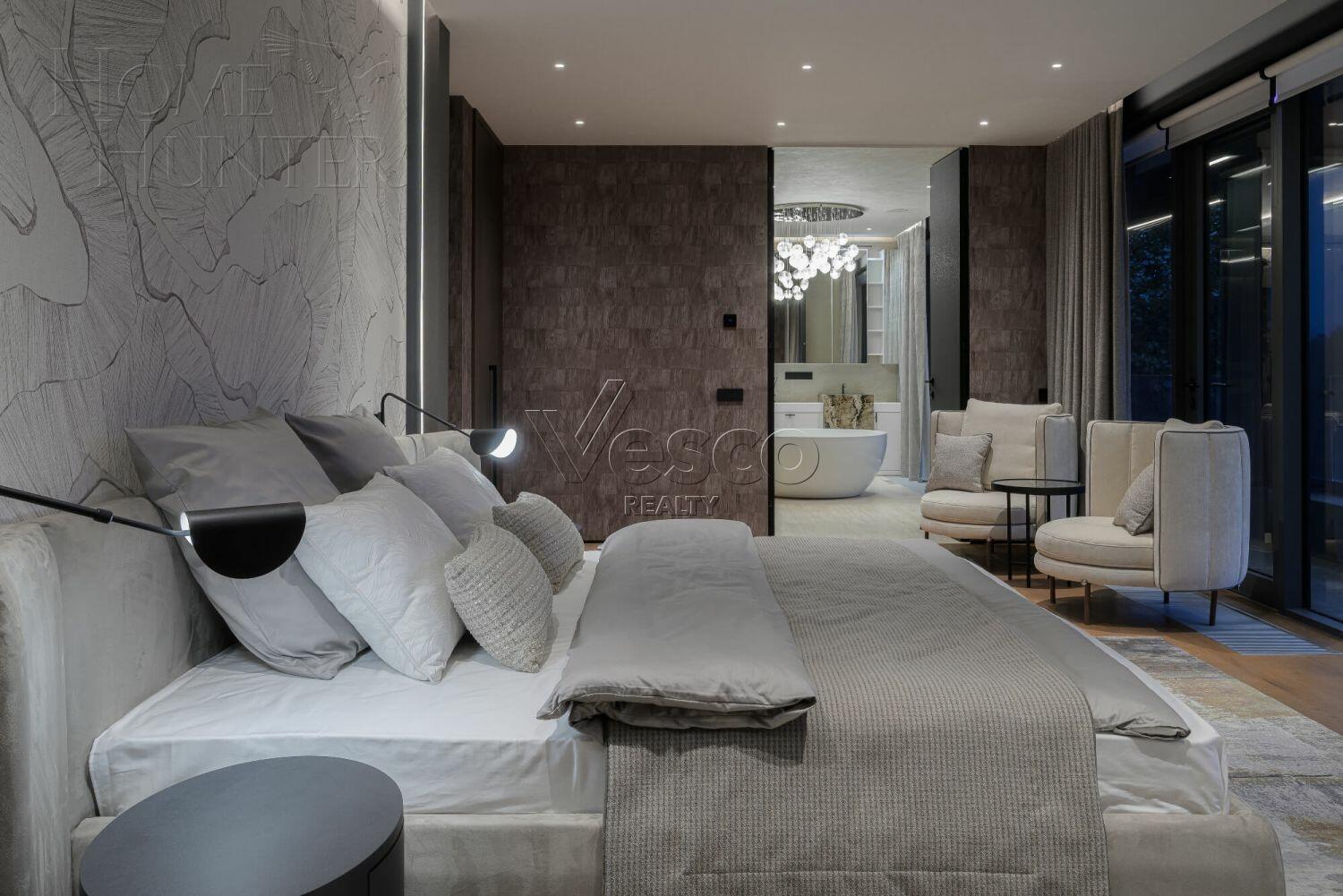 3-этажный коттедж 2 150 м² с отделкой