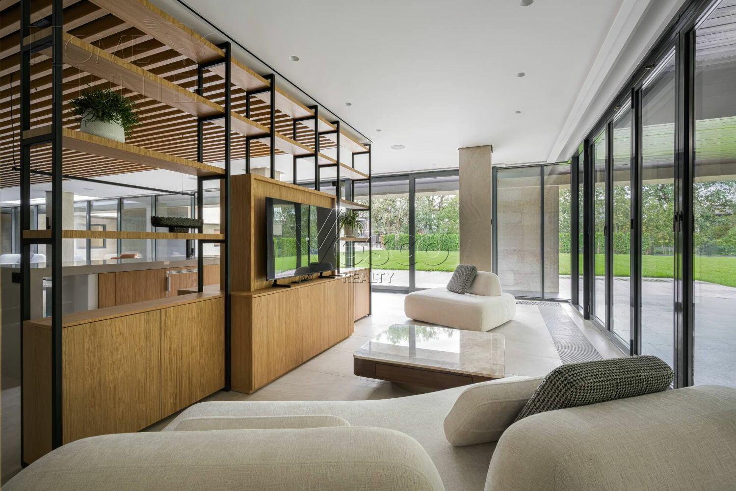 3-этажный коттедж 2 150 м² с отделкой