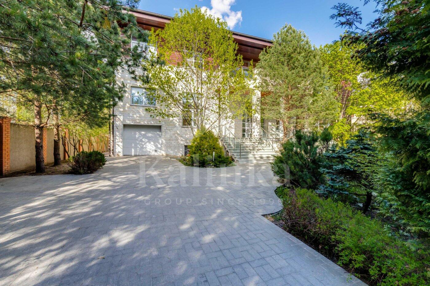 2-этажный коттедж 940 м² с отделкой