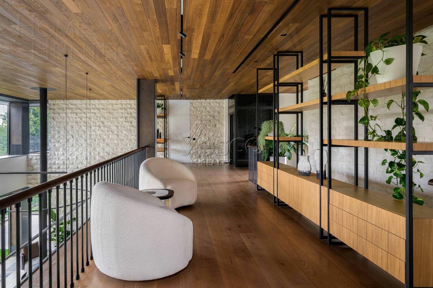 3-этажный коттедж 2 150 м² с отделкой