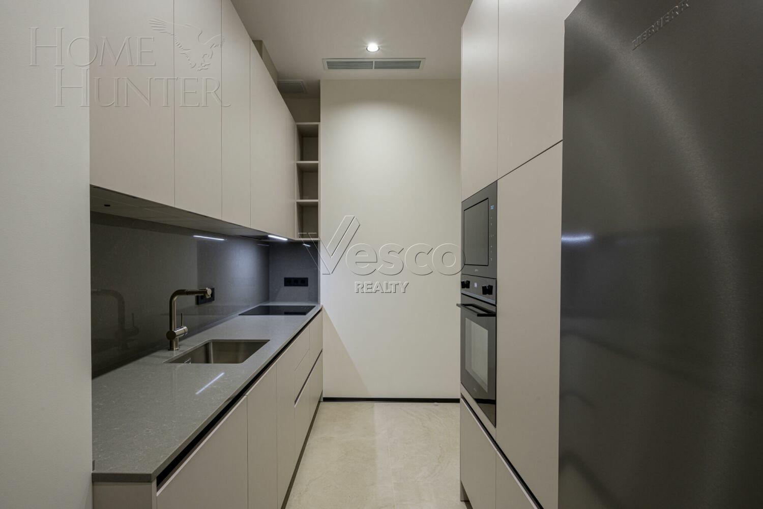 3-этажный коттедж 2 150 м² с отделкой