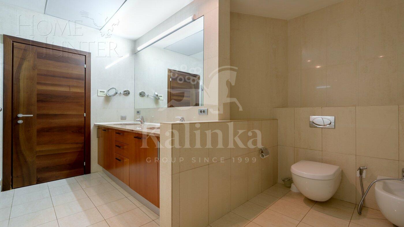 5-КОМН. КВАРТИРА С ОТДЕЛКОЙ 232.5 М² НА 3 ЭТАЖЕ