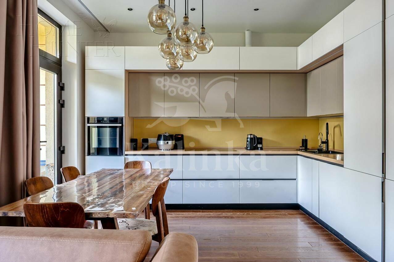 2-этажный таунхаус 240 м² с отделкой