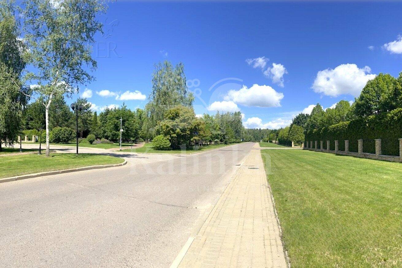 Участок 292.29 сот. в охраняемом поселке