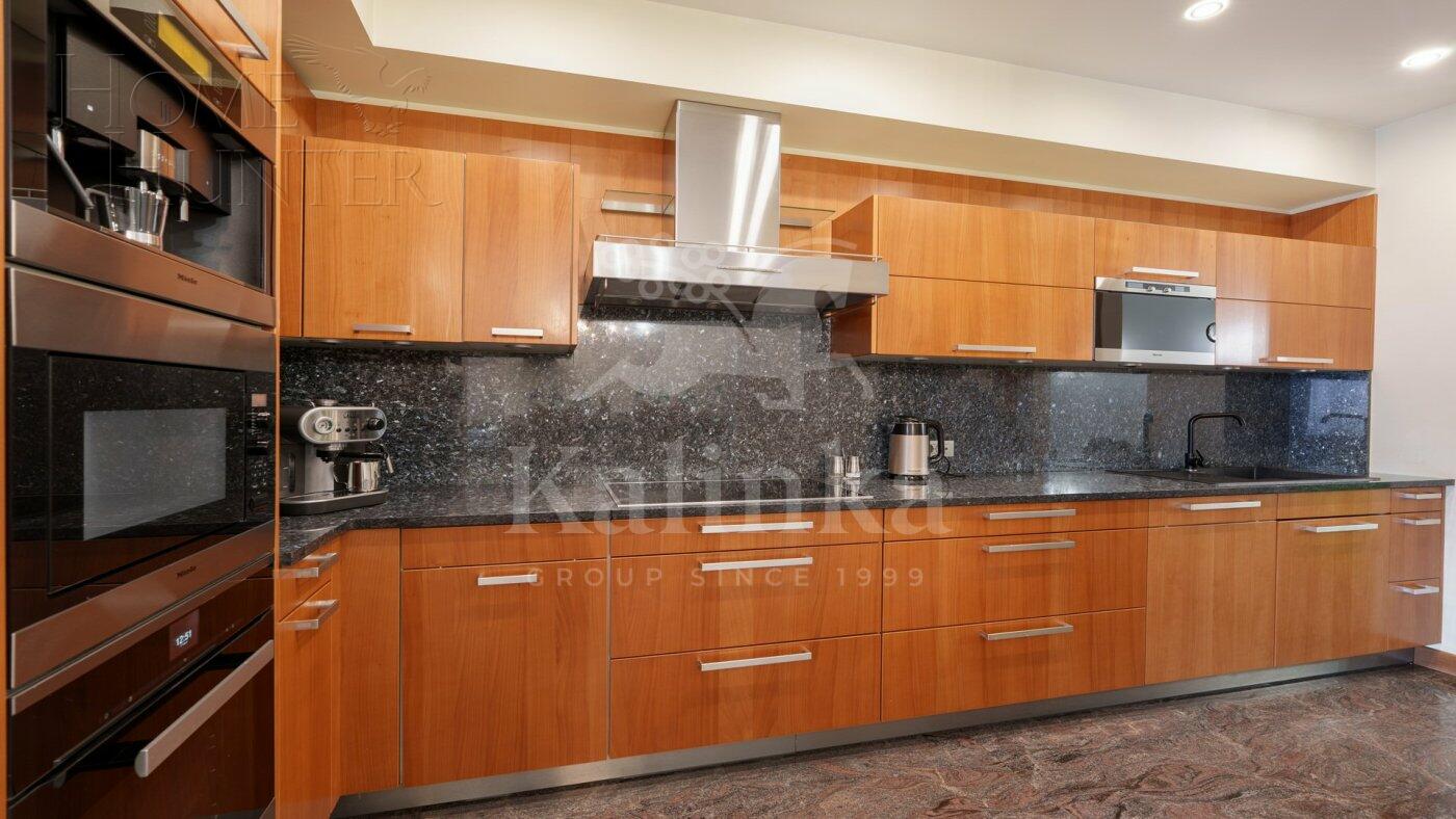 5-КОМН. КВАРТИРА С ОТДЕЛКОЙ 232.5 М² НА 3 ЭТАЖЕ