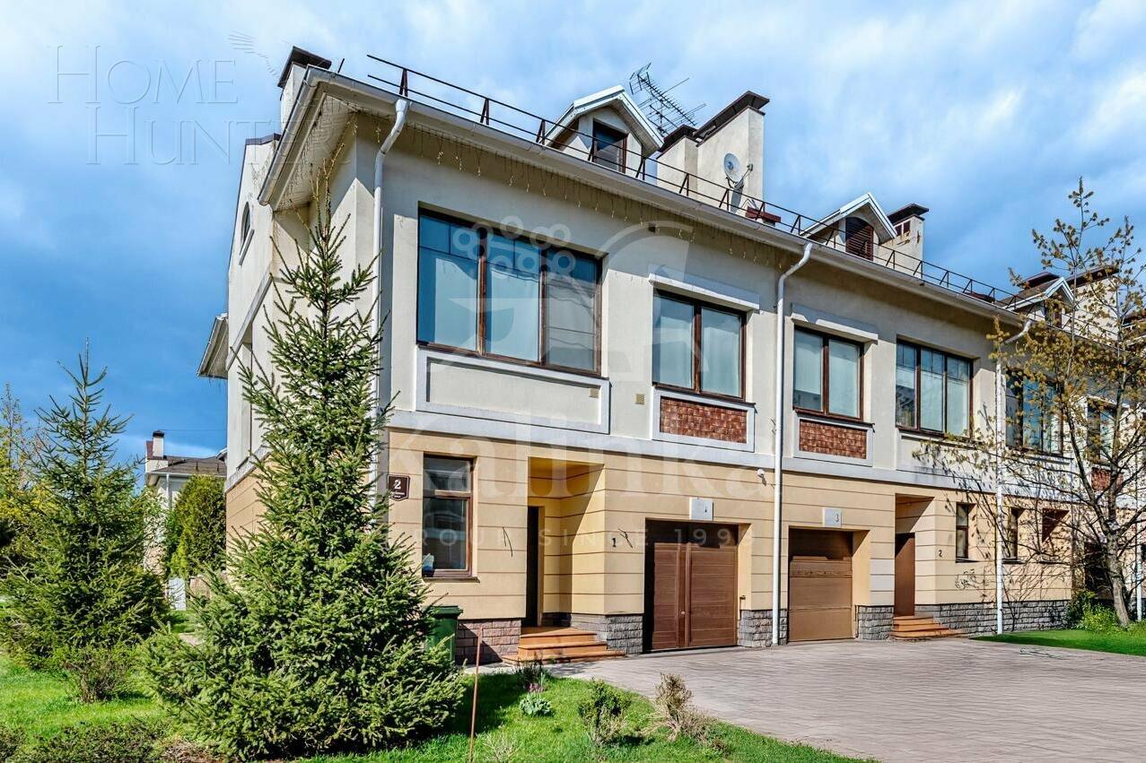 2-этажный таунхаус 240 м² с отделкой