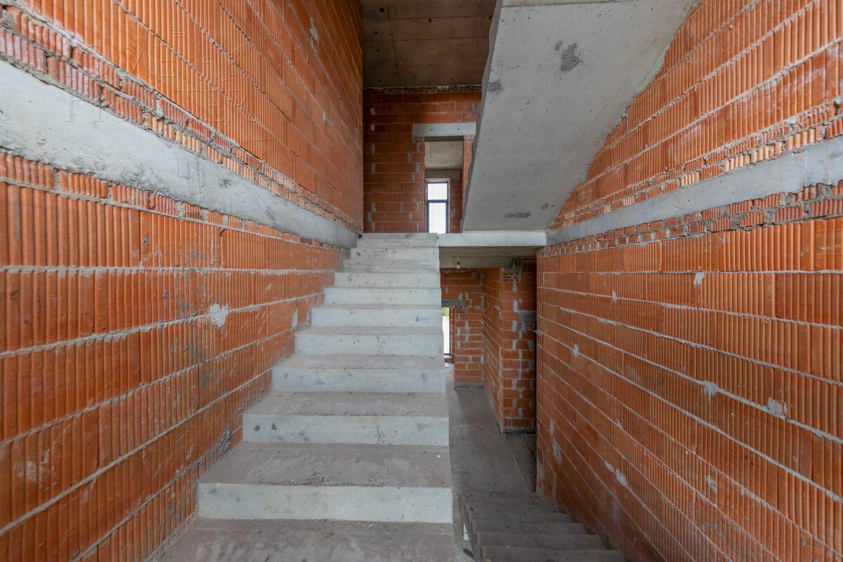 2-этажный коттедж 830 м² без отделки