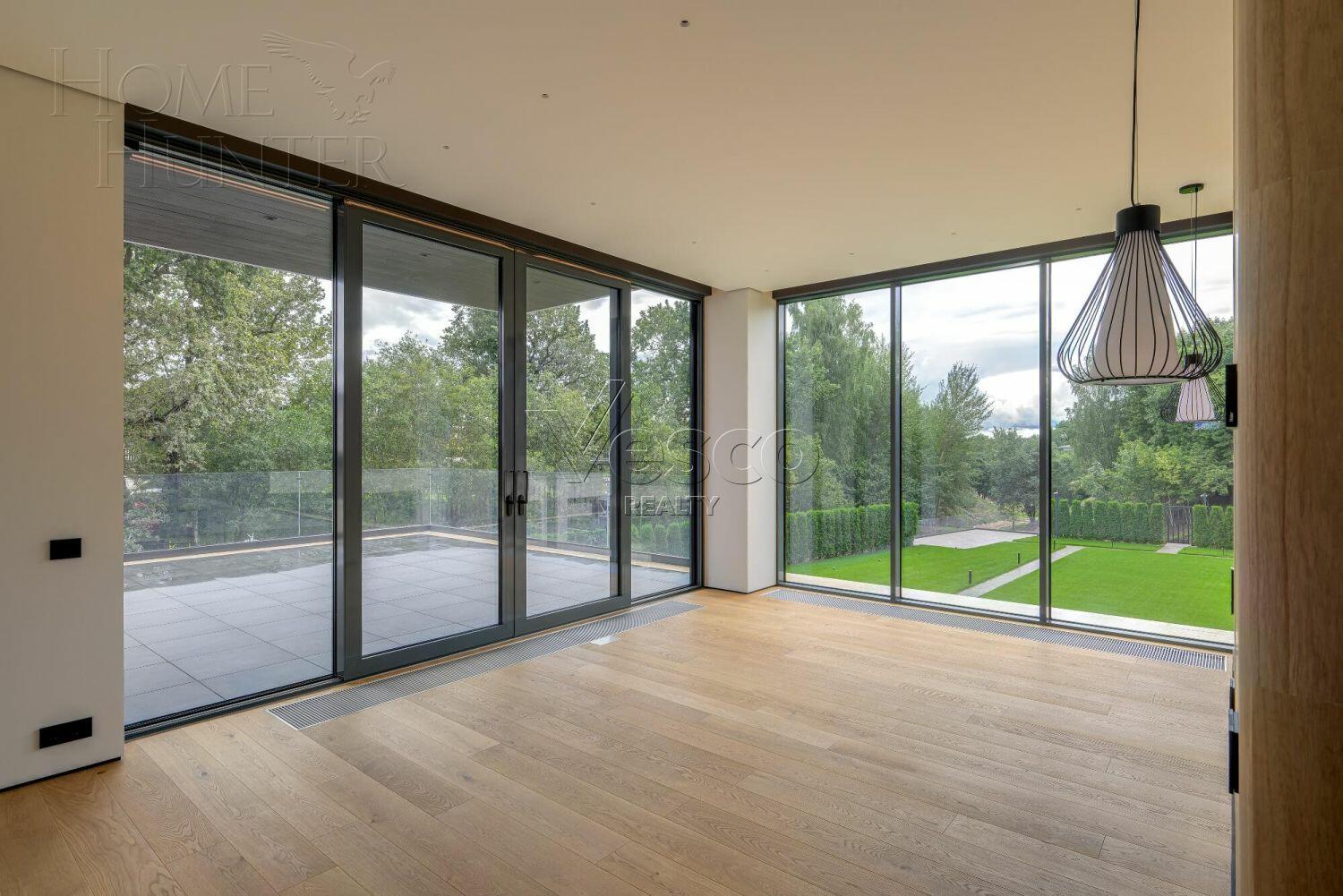 3-этажный коттедж 2 150 м² с отделкой