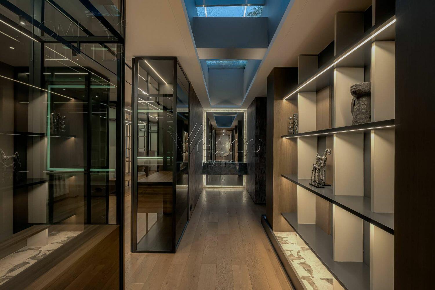 3-этажный коттедж 2 150 м² с отделкой