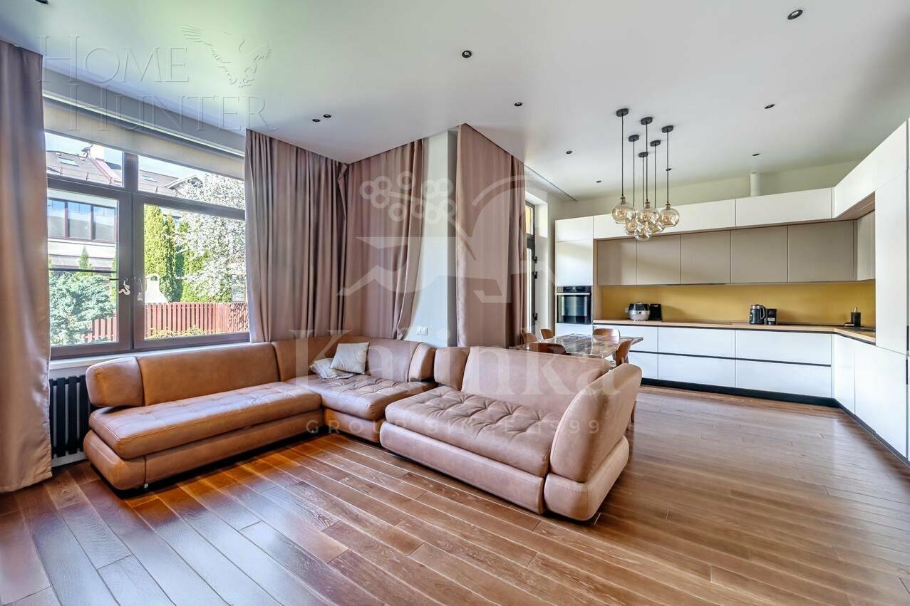 2-этажный таунхаус 240 м² с отделкой