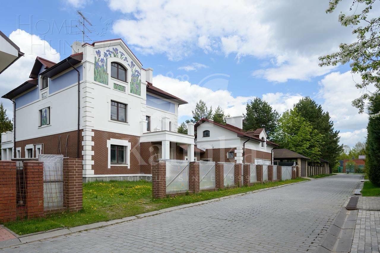 3-этажный коттедж 501.7 м² без отделки