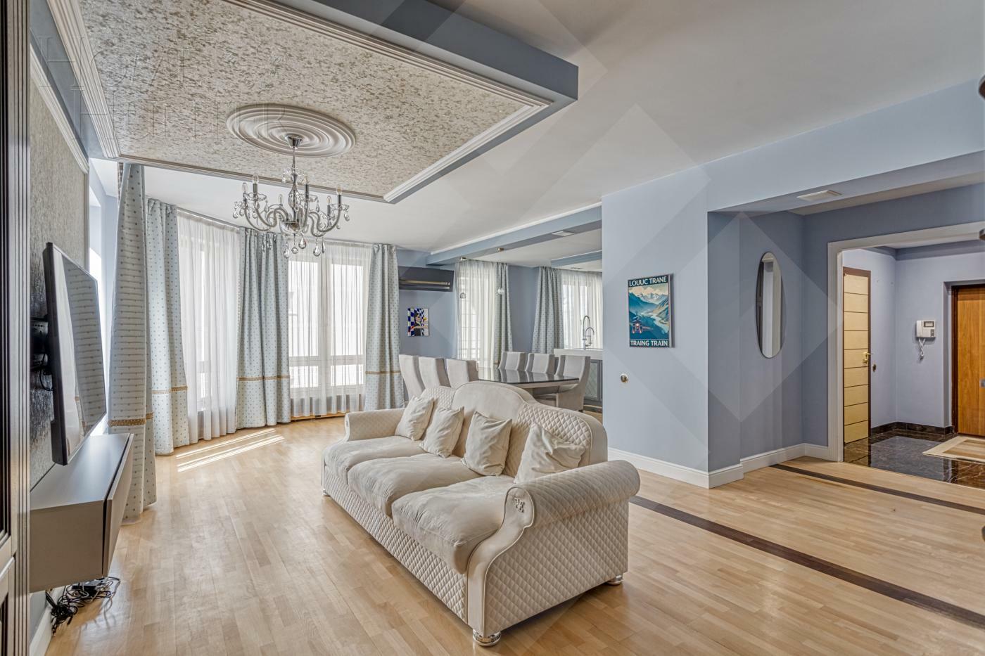 3-КОМН. КВАРТИРА С ОТДЕЛКОЙ 135 М² НА 3 ЭТАЖЕ