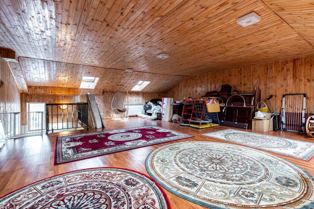 3-этажный таунхаус 270 м² с отделкой