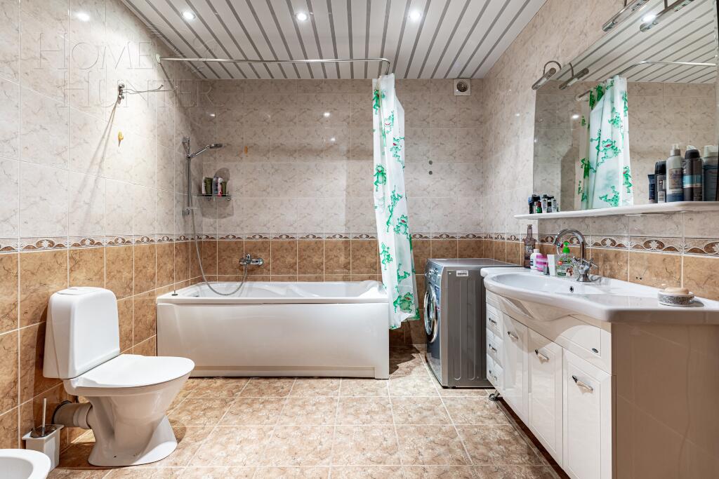 3-этажный таунхаус 270 м² с отделкой