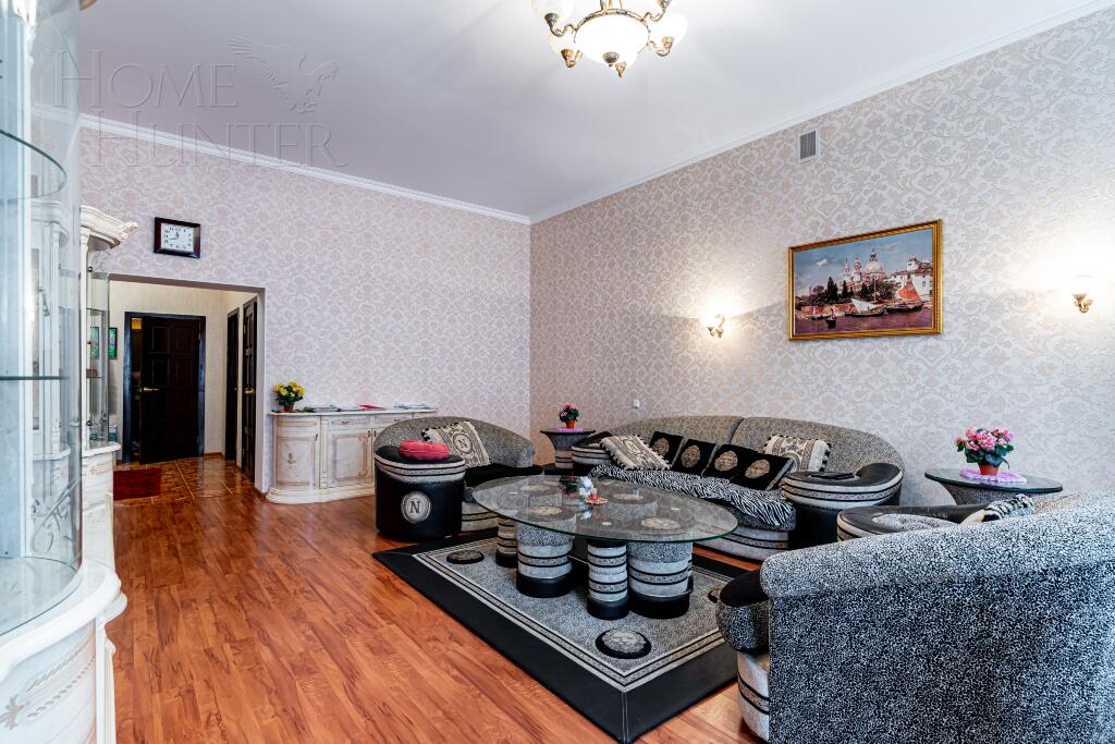 3-этажный таунхаус 270 м² с отделкой