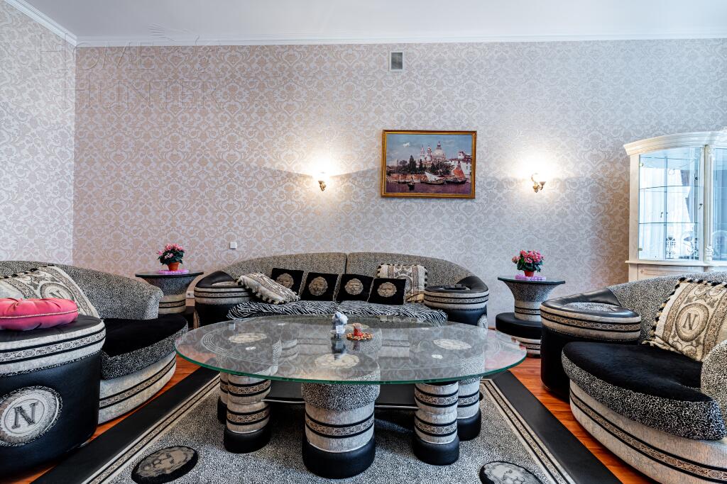 3-этажный таунхаус 270 м² с отделкой