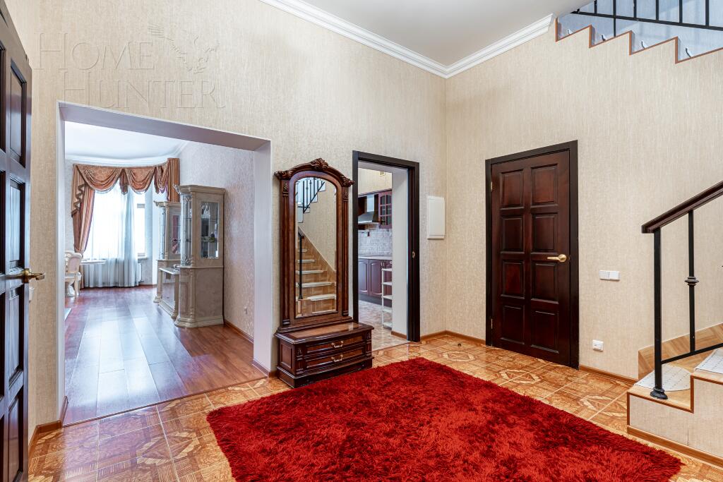 3-этажный таунхаус 270 м² с отделкой