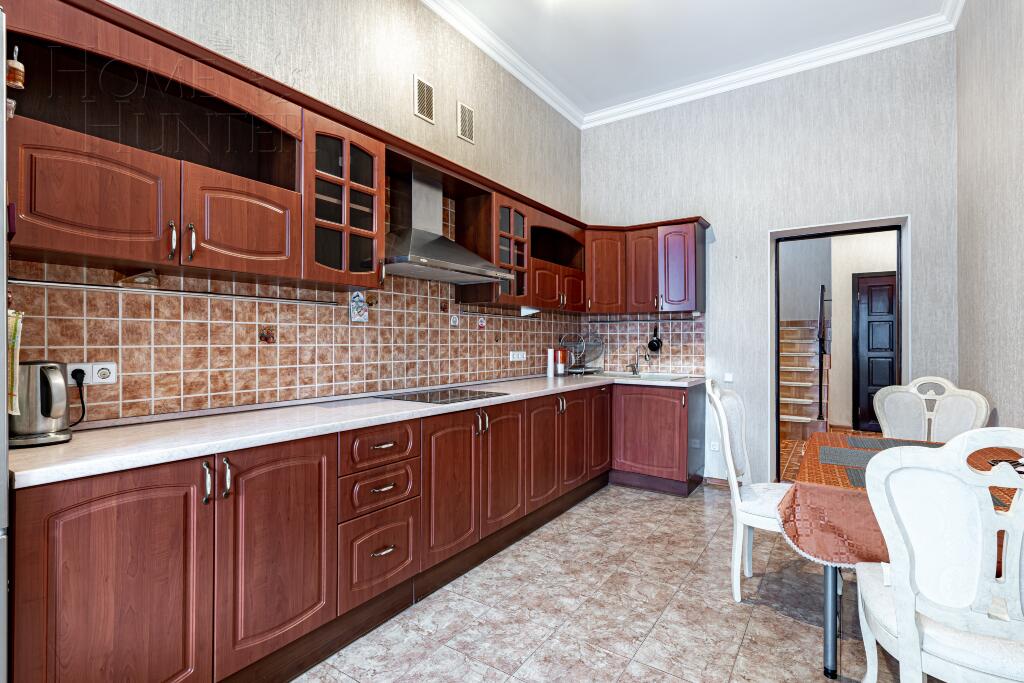 3-этажный таунхаус 270 м² с отделкой