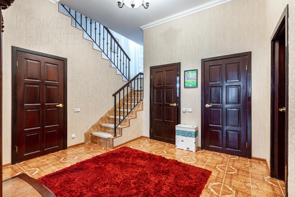 3-этажный таунхаус 270 м² с отделкой