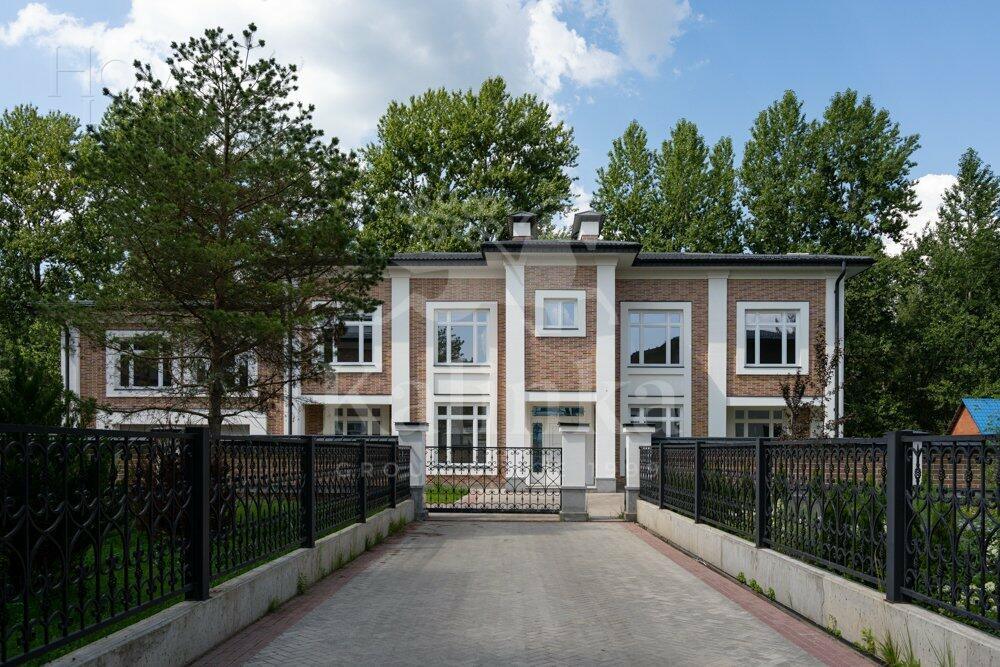 2-этажный коттедж 660 м² с отделкой