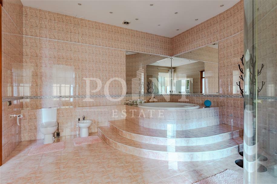 6-КОМН. КВАРТИРА С ОТДЕЛКОЙ 303 М² НА 3 ЭТАЖЕ