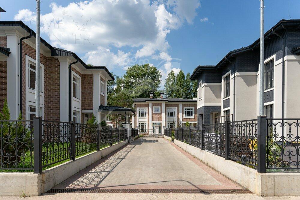 2-этажный коттедж 660 м² с отделкой