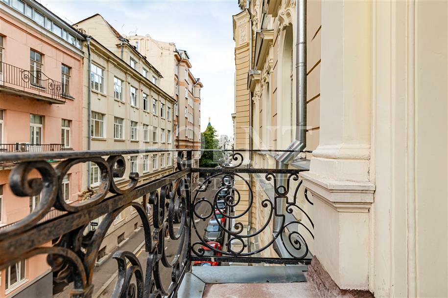 6-КОМН. КВАРТИРА С ОТДЕЛКОЙ 303 М² НА 3 ЭТАЖЕ